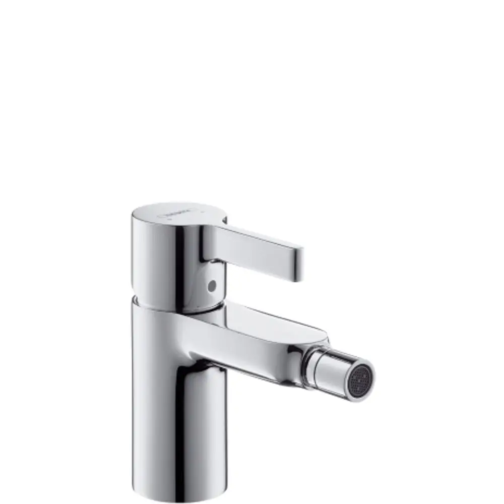 Edelstahlfarbener Hansgrohe Einhebelmischer für ein Bidet mit seitlichem Hebel und integriertem Zugstangen-Ablauf. Kompakte Bauform, geeignet für moderne Badezimmer.
